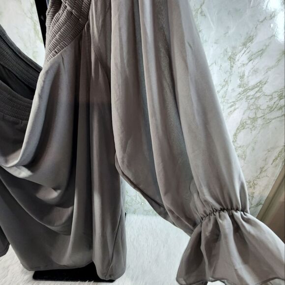 TORRID Beautiful Off the Shoulder Top - Picture 4 of 8